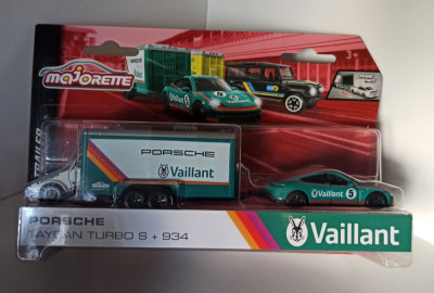 Macheta Porsche Taycan Turbo S + Porsche 934 - Majorette Transporter 2023 foto