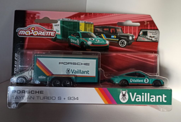 Macheta Porsche Taycan Turbo S + Porsche 934 - Majorette Transporter 2023