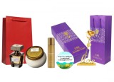Cumpara ieftin Set cadou pentru Ea, parfum de femei Giordani Gold Essenza insotit de crema corp, deodorant spray, trandafir auriu din plastic suflat la baza cu aur s