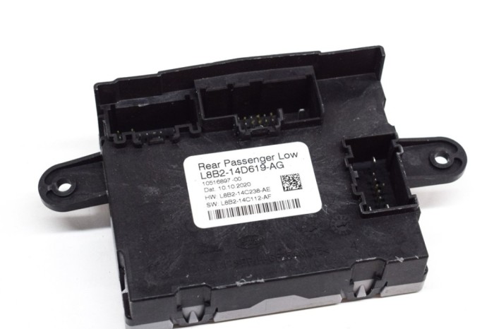 Modul de control ușă dreapta spate JAGUAR I-PACE X590 2020 OEM: L8B2-14D619-AG,L8B2-14C238-AE,L8B2-14C112-AF 17724535