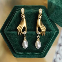 Cercei stil vintage placati cu aur de 18 K, cu perla si cristale de zirconiu