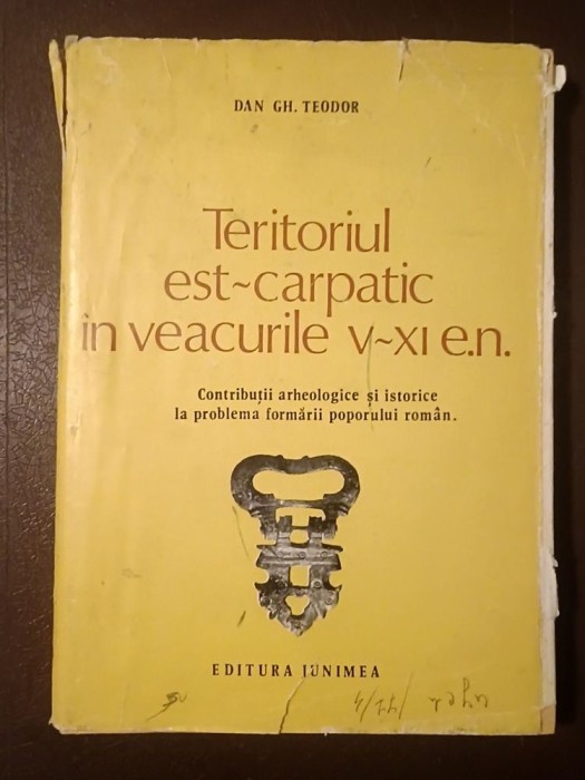 Dan Gh. Teodor - Teritoriul est-carpatic &icirc;n veacurile V - XI e.n.: contribuții arheologice și istorice la problema formării...