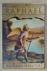 COMMUNICATING WITH THE ARCHANGEL RAPHAEL FOR HEALING and CREATIVITY by RICHARD WEBSTER , 2005 , PREZINTA HALOURI DE APA * foto