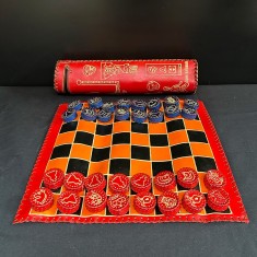 Set șah din piele ecologică &ndash; model roșu, Rom&acirc;nia