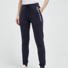 EA7 Emporio Armani pantaloni de trening culoarea albastru marin, cu imprimeu