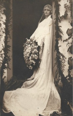 P2424N Mireasă, 1927, studio Munteanu, C&amp;acirc;mpulung Muscel foto