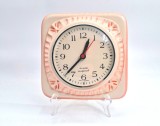 ceas de bucatarie din ceramica pictata manual HERBOLZHEIMER quartz Germania 21,5 x 21,5 cm sticla vintage anii &#039; 80 crem roz folk