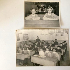 * lot 2 poze vechi (anii 70) scolari in clasa, in banci / prima zi de scoala