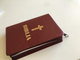 Cumpara ieftin BIBLIA 2023 CU FERMOAR- REPRODUCE EDITIA ANIVERSARA 2018- INTRODUCERI LA FIECARE