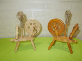 Cumpara ieftin Doua FURCI de TORS lana cu ROATA , miniaturi lemn , obiecte decorative h 20 cm