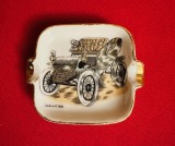 SCRUMIERA DIN PORTELAN FIN- DESEN CADILLAC 1904 L8,5CM
