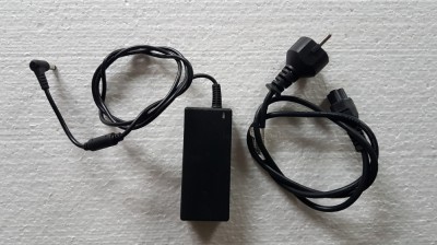 LAPTOP ALIMENTATOR INCARCATOR universal 19.V , 3.42 Amperi, 65W foto