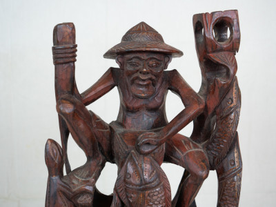 Sculptura lemn Bali pescar foto