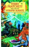 Cumpara ieftin Stranii surate - Terry Pratchett