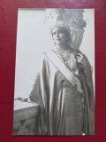 Regina Maria in costumul de incoronare