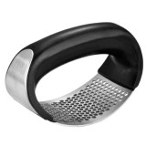 Presa usturoi manuala, din inox, cu maner ergonomic, sita curbata, negru/argintiu