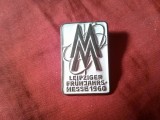 Insigna DDR 1960 - Targul de la Leipzig , metal si email , h=3,2cm