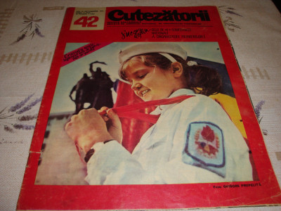 Revista Cutezatorii - nr 42 din 1971 - are un sfert de paginadecupata foto