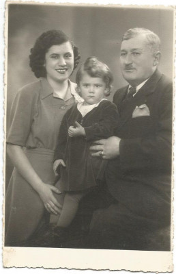 carte postala-FOTO-Familistii -anul 1948 foto