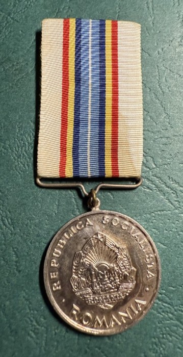 Medalia pentru servicii deosebite aduse in apararea oranduirii sociale si de stat