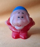 Bashful (Rușinosul) - Pitic din povestea Alba ca Zapada - jucarie - figurina din cauciuc, aprox 7.5 cm inaltime