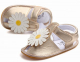 Cumpara ieftin Sandalute fetite aurii cu floare alba (Marime Disponibila: 3-6 luni (Marimea 18