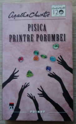 Agatha Christie / PISICA PRINTRE PORUMBEI foto