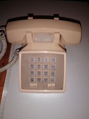 TELEFON VINTAGE CU BUTOANE foto