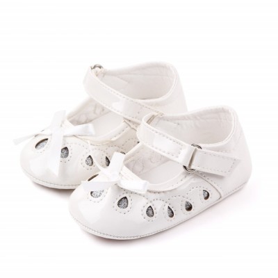 Pantofiori albi din lac (Marime Disponibila: 6-9 luni (Marimea 19 incaltaminte)) foto
