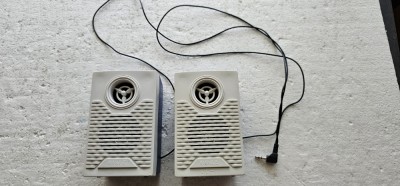 BOXE MICI MP3 , WALKMAN CD . ETC . FUNCTIONEAZA . foto
