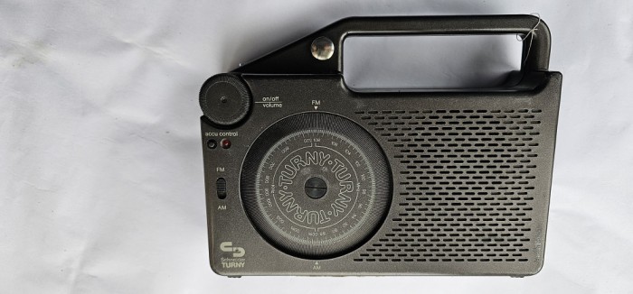 RADIO TURNY SCHNEIDER , NU FUNCTIONEAZA .