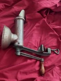 Masina de stors rosii masiva veche,masina manuala tip zdrobitor rosii,bulion