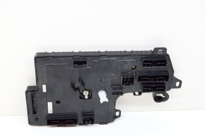 Modul de confort TESLA MODEL 3 2018 OEM: 1078673-90-K | 12156364
