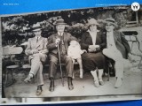 pe o banca , fotografie ANII 1930