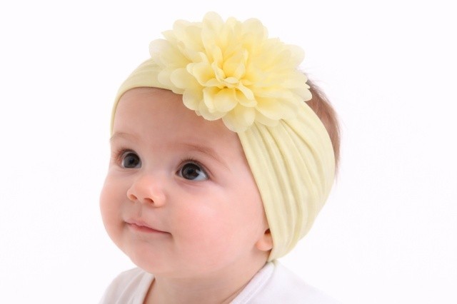 Bentita galbena lata cu floare aplicata