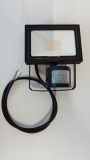 Proiector LED pentru exterior cu senzor de miscare, MEIKEE, 25 W, 2100 LM, 2700 K - RESIGILAT