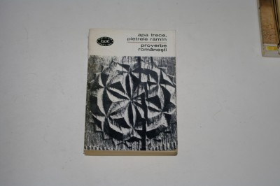 Apa trece, pietrele raman - proverbe romanesti foto