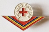 INSIGNA PIONIER SANITAR ALUMINIU VOPSIT 19/30 MM FARA CLASA IMPECABILA PIONIERI PIONERESC ( CITITI DESCRIEREA ), Romania de la 1950