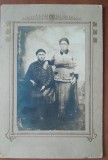 Fotografie pe carton, 2 femei, sfarsit de secol XIX