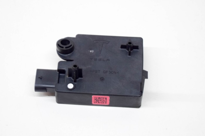 Modul de confort TESLA MODEL 3 2020 OEM: 1097855-00-H,2AEIM-1089775 | 13625593
