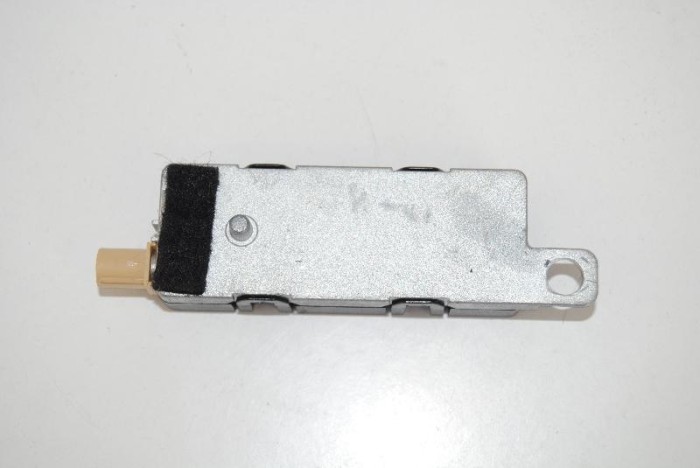 Amplificator de antena VW CC 358 2014 OEM: 3C8035552 2047360