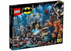 LEGO DC Super Heroes - Invazia lui Clayface in Batcave 76122 foto