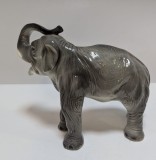 Bibelou portelan - Elefant cu trompa in sus