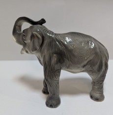 Bibelou portelan - Elefant cu trompa in sus