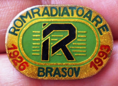 I.556 INSIGNA ROMANIA ROMRADIATOARE BRASOV 1926 1993 L25mm foto