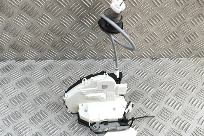 &Icirc;ncuietoare ușă dreapta față AUDI Q5 FY 2024 OEM: 8X1837016E | 31945424