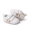 Adidasi albi cu dungi laterale aurii (Marime Disponibila: 3-6 luni (Marimea 18
