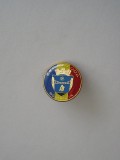 QW9 I 56 - Insigna - tematica heraldica - stema orasului Cernavoda, Romania de la 1950