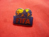 Insigna Fotbal - Oficial FIFA , metal si email ,L=2,5cm