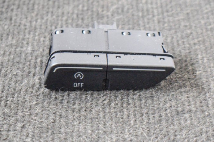 Comutator FORD FOCUS III 2013 OEM: AM5T-14B436-FB | 10977002